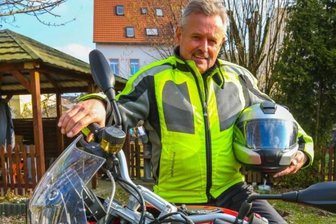 Newsletter: Das war diese Woche los in Mittelsachsen - So kannte man Werner Helfen: Eine Frohnatur mit offenem Blick, die immer einen flotten Spruch auf den Lippen hatte. Legendär sind seine Motorradtouren zu Unfallschwerpunkten, auch mit Alt-Landrat Volker Uhlig. Und Helfen fuhr auch mit 13 weiteren liberalen Bikern im jüngsten Landtags-Wahlkampf durch Sachsen.