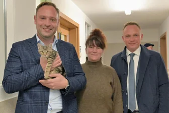 (Nicht) für die Katz: Landtagspräsident Alexander Dierks besucht Stollberger Tierheim - Tierheimchefin Susann Scheibner hatte Alexander Dierks (l.) und Stephan Weinrich zu Besuch.