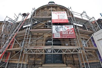 Nicht im ursprünglichen Sanierungsplan enthalten: Zwickauer Kunstsammlungen brauchen neue Leitungen - Das Museumsgebäude wird saniert. Doch in den Ausstellungsräumen tauchen alte Leitungen auf.