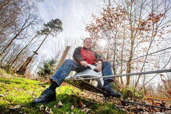 Nicht nur an der Talsperre Pöhl: Dieser Vogtländer hat schon fast 30 Kletterparks in ganz Deutschland errichtet - Vor 20 Jahren eröffnete Jörg Böhm seinen Kletterwald an der Talsperre Pöhl. Dort, wo es heute einen leichten Einführungsparcour für Drei- bis Vierjährige gibt, befanden sich die ersten Kletterplattformen.