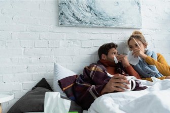 Nicht nur bei Corona: Frauen erkranken anders - Wenn Er und Sie an der gleichen Sache erkranken, ist das noch lange nicht dasselbe.