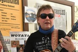 Nicht nur der Mann vom Saal - Ein Leben als Musiker: Auf seinem jüngsten Werk, überschrieben mit "Power Ships", stellt Gunter Schulze Eigenkompositionen vor, die sich in den vergangenen 30 Jahren auf seinen Notenblättern angesammelt haben.