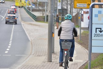Nicht sicher und kaum noch zu erkennen: Fahrradstreifen am Freiberger Stadtring kommt weg - Der Schutzstreifen für Radfahrer am Meißner- und Donatsring in Freiberg wird entfernt.