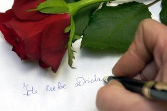 Nicht zu kitschig: Die richtigen Worte für den Liebesbrief finden -