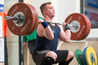 Nichts zu holen beim Favoriten - Florian Hartenberger vom Athletenteam Vogtland, hier bei einem Wettkampf vor zwei Jahren, zog sich bei der Erwärmung für das Stoßen eine Rückenverletzung zu. Die Trainer verzichteten daraufhin aus Sicherheitsgründen auf eine weitere Teilnahme.