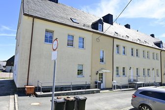 „Nichts zu verschenken“: Gemeinde sucht weiter Käufer für Wohnung in Tannenbergsthal - In Tannenbergsthal, Karl-Marx-Straße 24 a, will die Gemeinde eine Wohnung verkaufen.