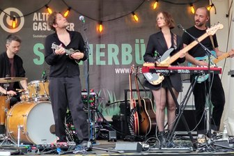 Nick & June in Zwickau: Melodien zum Verlieben und Abschweifen - Nick & June mit verträumten Melodien im Garten des Gasometers.
