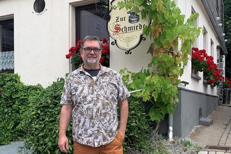 Nie wieder wilde Travestie-Shows in Mülsen: Warum ein Gastwirt trotz privater Krisen nicht ans Aufgeben denkt - Kalle Ortmann ist wieder Single - privat und in der Küche. Für den Herbst hat er musikalische Pläne.