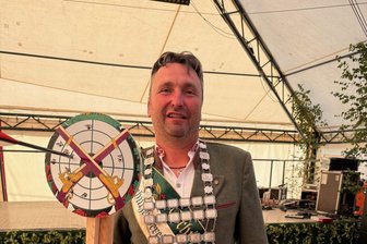 Niederalbertsdorf: Neuer Schützenkönig führt Familientradition fort - Danny Körner ist neuer Schützenkönig von Niederalbertsdorf.