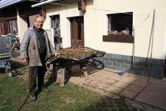 Niederalbertsdorfer baut ein zehn Meter hohes Storchennest - Dieter Petzold aus Niederalbertsdorf baute binnen vier Wochen einen Horst für Störche.
