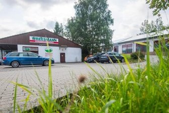 Niederdorf und Stollberg streiten um Pläne für Lebensmittelmarkt - Wo derzeit Wreesmann und andere Geschäfte angesiedelt sind, könnte ein großer Lebensmittelmarkt entstehen. 