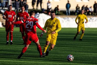 Niederlage trübt Feierstimmung des VfB Fortuna Chemnitz - Die Landesligafußballer des VfB Fortuna um Moritz Günther fanden im Nachholspiel gegen den FC Lößnitz kein Mittel gegen die starke Defensive der Gäste und verloren mit 0:1.