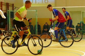 Niederlautersteiner Radball-Turnier verspricht hohes Niveau - Die SGN-Spieler Lucas Neubert (hinten) und Tobias Buschbeck freuen sich auf das Turnier in eigener Halle.
