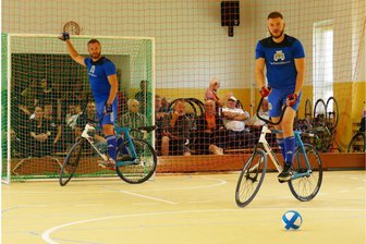 Niederlautersteins Radballer greifen in der 2. Bundesliga jetzt mit doppelter Kraft an - Schnupperten im Vorjahr am Podest der 2. Bundesliga Nord: Paul Simon (links) und Hendrik Neubert.