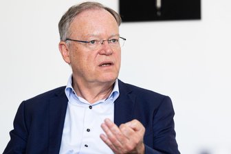 Niedersachsens Ministerpräsident sieht in betriebsbedingten Kündigungen bei VW Gefahr für den sozialen Frieden - Niedersachsens Ministerpräsident Stephan Weil (SPD) warnt Volkswagen vor betriebsbedingten Kündigungen als „Gefahr für den sozialen Frieden“.