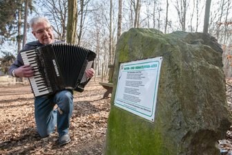 Niederwiesa lädt zum 20-jährigen Jubiläum der Liederwege zum Mitsingen ein - Tobias Mehner (hier 2014) war Initiator der Liederwege, von denen der erste 2004 eingeweiht wurde.