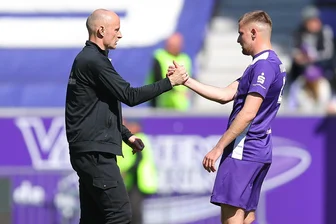 Niko Vukancic: Mit einer Rolle rückwärts zum Verbleib in Aue? - Sportchef Matthias Heidrich (links) und Niko Vukancic im Gespräch nach der Niederlage gegen Sandhausen.