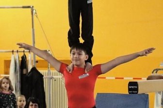 Nikolausturnier beschert Medaillen - Jonny (10) und Tony (8) Herrmann holten beim Wettkampfdebüt Gold.