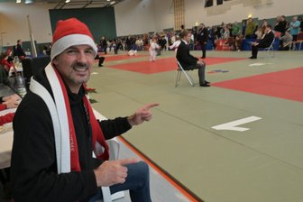 Nikolausturnier in Werdau begeistert Judo-Talente und Zuschauer gleichermaßen - Jugendleiter Daniel Lenk vom JSV Werdau freute sich beim Nikolausturnier über das rege Treiben auf den vier Matten.