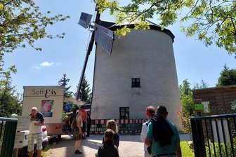 Nimmt der geplante Fußwegebau zur Syrauer Windmühle endlich die erste Hürde? - Die Windmühle nahe Syrau.