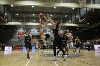 Niners beenden Hauptrunde mit dreistelligem Sieg -