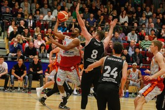 Niners bessern Heimbilanz weiter auf -