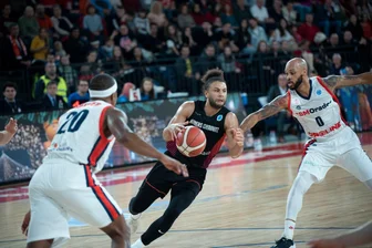 Niners Chemnitz bleiben im Europe Cup ungeschlagen - Kaza Kajami-Keane feiert heute im Europe-Cup-Spiel in Oradea sein Comeback. In den ersten 20 Minuten tut sich seine Mannschaft aber schwer.