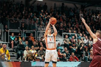Niners Chemnitz: Der richtige Wes trifft in Bestform auf den alten Wes - Wesley "Wes" Van Beck machte gegen Stargard 20 Punkte. Der US-Amerikaner ist derzeit in bestechender Form und hat besonders von außen eine fantastische Trefferquote.