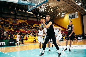 Niners-Kapitän Jonas Richter beim Spiel in Skopje. 