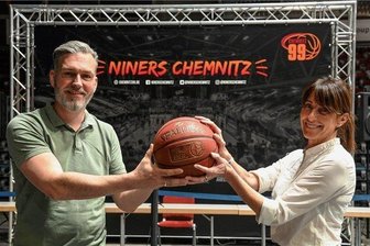 Niners Chemnitz gewinnen letztes Testspiel - Sven Böttger wurde zum neuen Präsidenten des BV Chemnitz gewählt. Micaela Schönherr wurde zur Ehrenpräsidentin ernannt.