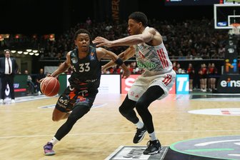 Niners Chemnitz holen ehemaligen Spielmacher zurück – allerdings nur für die Bundesliga - Eric Washington im Dress der Niners Chemnitz. In der Saison 2021/22 spielte er bereits in Sachsen, jetzt kommt er zurück.