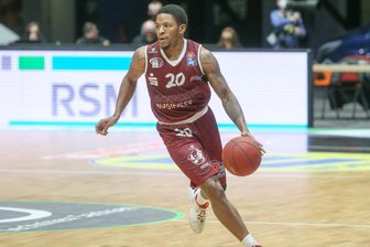 Wes Clark spielte bereits von November 2020 bis Januar 2021 bei den Niners Chemnitz. Dabei war der Point Guard so gut, dass ihn sich der italienische Erstligist Venedig schnappte. Jetzt kehrt der US-Amerikaner nach Chemnitz zurück.