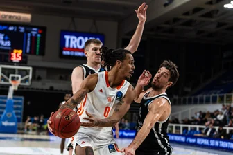 Niners Chemnitz im Eurocup: Besondere Ehre für Kevin Yebo und neue Infos zum Vorverkauf für das Heimspiel gegen Besiktas Istanbul - Kevin Yebo war beim Sieg der Niners in Trento mit 33 Punkten bester Werfer der Chemnitzer.