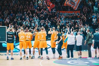 Nach dem 85:80-Sieg im Viertelfinale gegen den FC Bayern München feierten die Niners am Sonntag mit ihren Fans in der Messe.