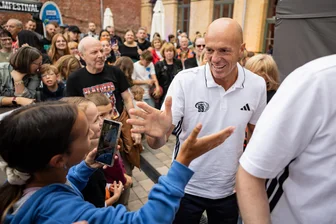 Niners Chemnitz klären wichtige Personalien: Trainer Rodrigo Pastore verlängert vorzeitig und der neue Kapitän steht fest - Erfolgreich und extrem beliebt bei den Ninersfans: Cheftrainer Rodrigo Pastore, hier bei der Teamvorstellung in diesem Sommer. Nun gab der Verein bekannt, dass der Argentinier vorzeitig verlängert hat.