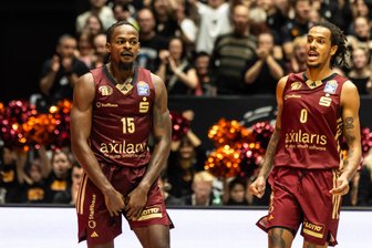 Niners Chemnitz lassen bei 97:92-Sieg über Rostock Seawolves die Messe beben - Ty Brewer (l.) und Kevin Yebo gehörten zu den Matchwinnern der Niners Chemnitz beim Sieg gegen Rostock.