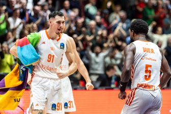 Niners Chemnitz nach wichtigem Sieg gegen Ratiopharm Ulm: Mit vollem Akku ganz raus aus der Krise - Yordan Minchev (links) konnte am Mittwoch mit seinem Teamkollegen Corey Davis den Sieg gegen Ulm bejubeln.