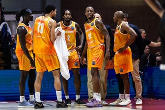 Niners Chemnitz: Routinier Lansdowne findet nach dritter Niederlage in Folge deutliche Worte - Viel Redebedarf hatten Spieler und Trainer der Niners Chemnitz am Mittwochabend: Aher Uguak, Olivier Nkamhoua, Jeff Garrett, Jaron Johnson und DeAndre Lansdowne fanden aber nicht die richtige Lösung und verloren mit 81:87.