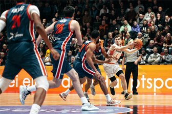Niners Chemnitz schreiben Vereinsgeschichte: Erstmals gelingt international der Einzug ins Viertelfinale - Wes Van Beck war einer der besten Werfer der Niners beim Spiel gegen Oradea.