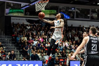 Niners Chemnitz senden Lebenszeichen und ziehen nach Sieg gegen Dolomiti Trento ins Achtelfinale des Eurocups ein - Nachdem er gegen Hamburg angeschlagen nicht zum Einsatz kam, avancierte Nike Sibande im Heimspiel gegen Trento direkt zum Topscorer.