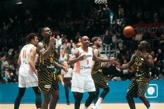 DeAndre Lansdowne im Spiel gegen Peja aus dem Kosov.