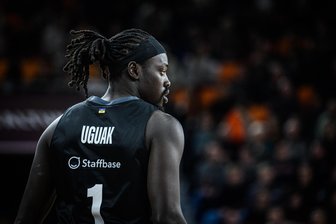 Niners Chemnitz: Unnötig verlorener direkter Vergleich gegen Ratiopharm Ulm trübt die Freude über Comeback von Aher Uguak - Aher Uguak feierte am Mittwoch beim Eurocupspiel in Ulm sein Comeback nach fast 350 Tagen Verletzungspause.