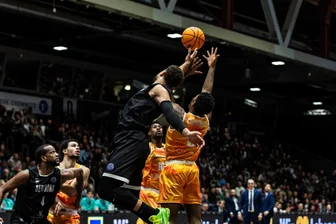 Niners Chemnitz vergeben ersten Matchball um den Einzug in die Play-ins der Champions League - Die Niners um Will Christmas bekamen am Dienstagabend keinen richtigen Zugriff auf das Spiel und verloren gegen Derthona Basket.