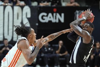 Niners Chemnitz verlieren nach großem Kampf ihr Eurocup-Spiel beim Starensemble von Besiktas Istanbul - Kevin Yebo war mit 32 Punkten bester Werfer der Niners in Istanbul, konnte die Niederlage bei Besiktas aber auch nicht verhindern.