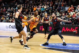 Niners Chemnitz verlieren wieder knapp gegen Manisa und scheiden aus der Champions League aus - Jeff Garrett im Spiel der Niners Chemnitz gegen Manisa.