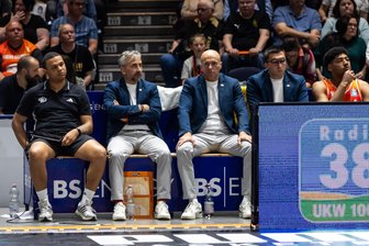 Niners Chemnitz vor dem nächsten Umbruch: Was geplant ist und was spekuliert wird - Nach der Saison ist vor dem nächsten Neustart: Auf das Trainerteam der Niners Chemnitz mit David Gibson, Pao del Tio, Gjorgji Kochov und Rodrigo Pastore (von links) wartet ab jetzt viel Arbeit.