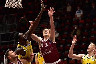 Niners Chemnitz vor "Spiel der Spiele": Breite Brust trotz Personalnot - Wie hoch hängen die Trauben dieses Mal? In der vergangenen Saison gingen die Niners Chemnitz um Kapitän Malte Ziegenhagen (Nummer 3) gegen Alba Berlin zweimal als Verlierer vom Parkett.