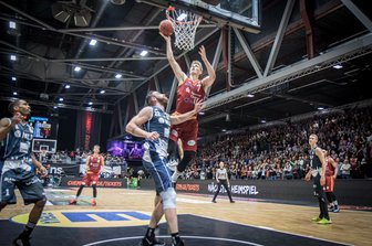 Niners dominieren Spitzenspiel - 