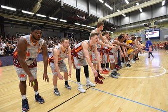 Niners erreichen Playoff-Halbfinale - Vor Spielbeginn: Zweitliga-Basketballer der Niners Chemnitz