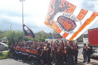 Niners-Fans auf der orangefarbenen Euphoriewelle nach Hamburg - Rund 100 Fans haben sich in zwei Bussen auf die Reise an die Elbe gemacht.